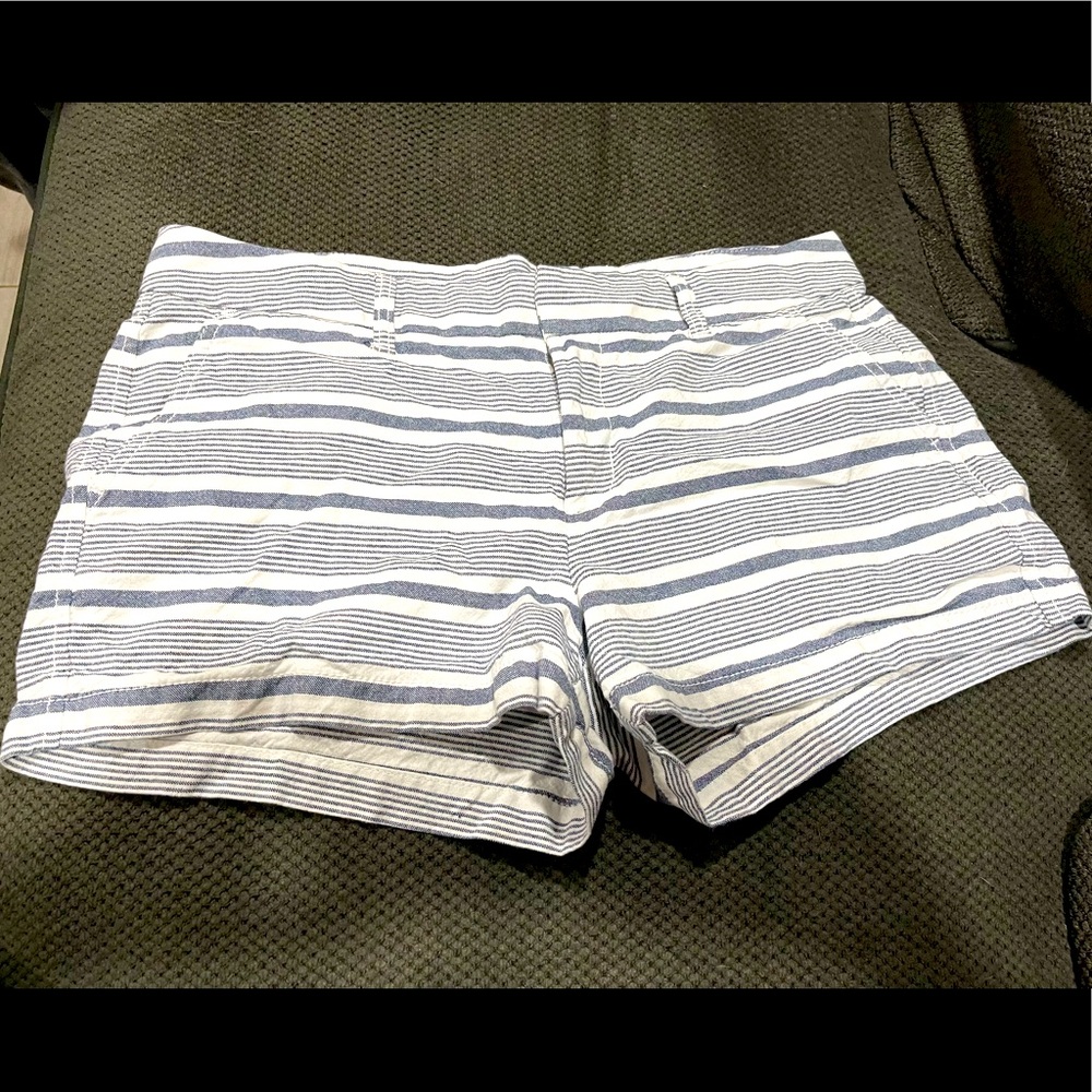 Khakis by GAP, size 14, 3inch girlfriend shorts